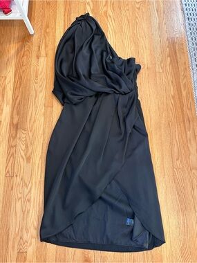 DO+BE ONE SHOULDER BLACK DRESS NEW -MEDIUM